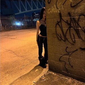 Meet your Posher, Cyber